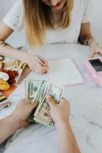 Dolar ve Euro’nun Alış-Satış Fiyatları Açıklandı