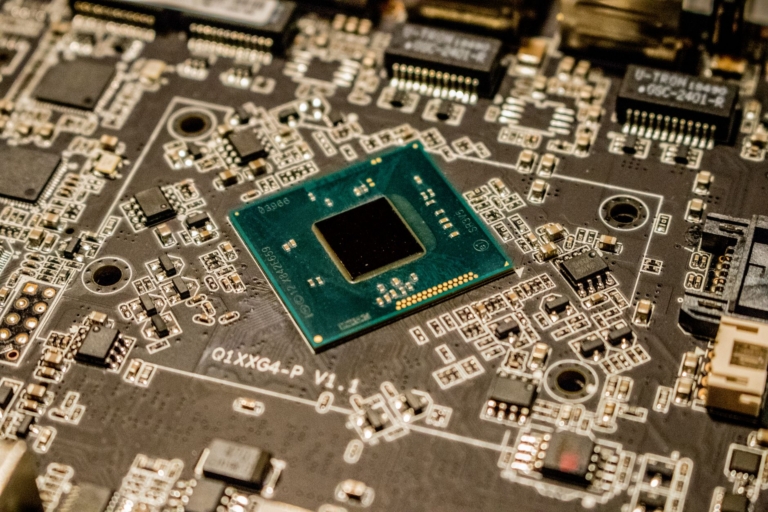 Azure Maia 300 Çipi, Microsoft’un Yapay Zeka Stratejisini Destekliyor