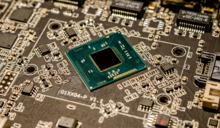 Azure Maia 300 Çipi, Microsoft'un Yapay Zeka Stratejisini Destekliyor